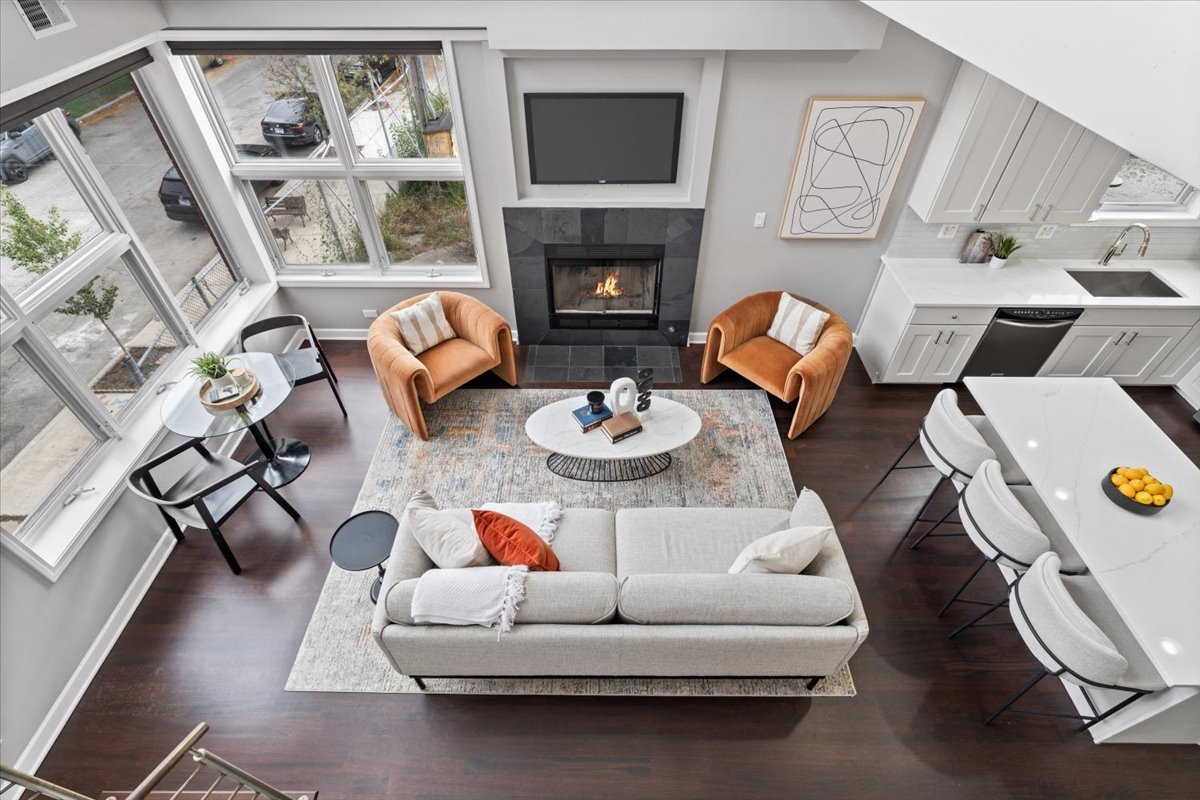 932 N Racine Avenue Unit: 2S
