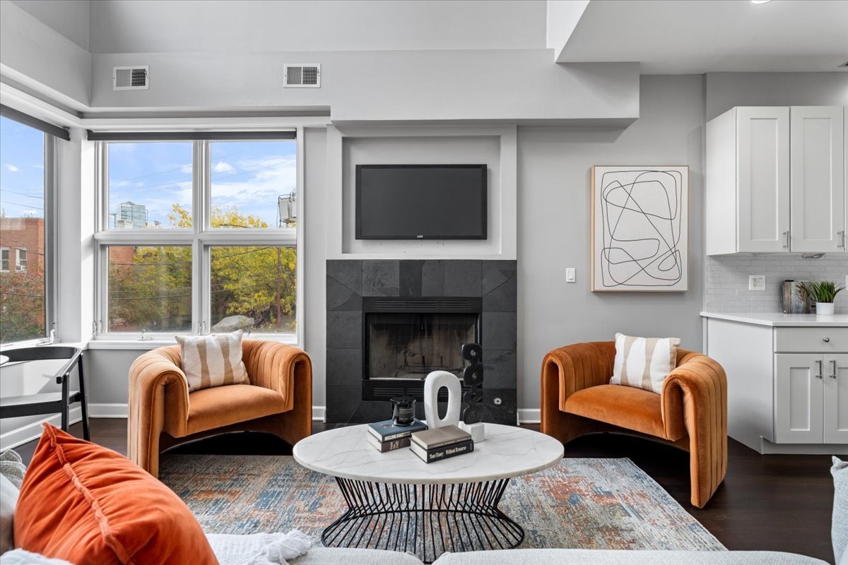 932 N Racine Avenue Unit: 2S