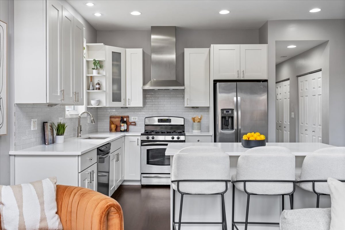 932 N Racine Avenue Unit: 2S