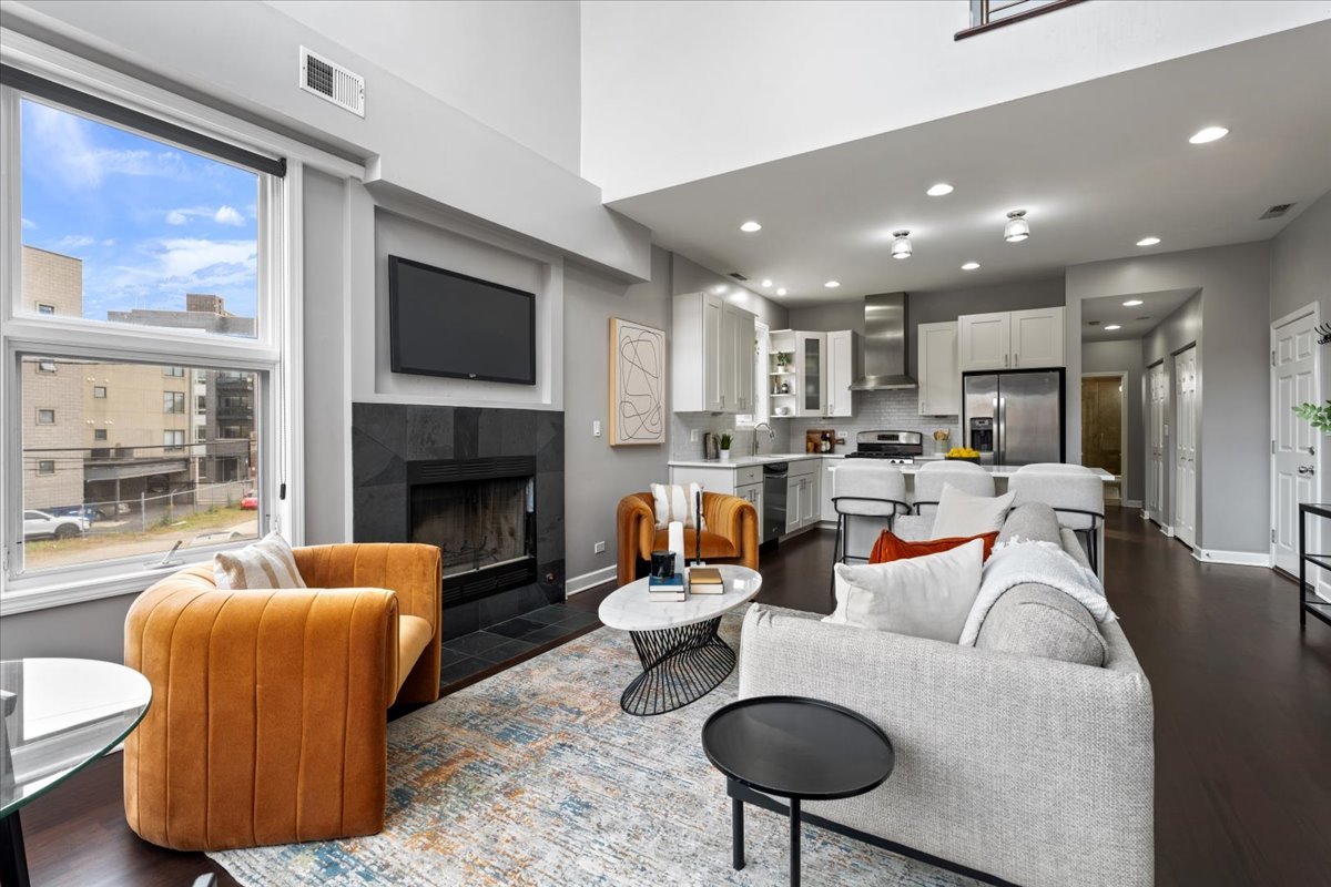 932 N Racine Avenue Unit: 2S