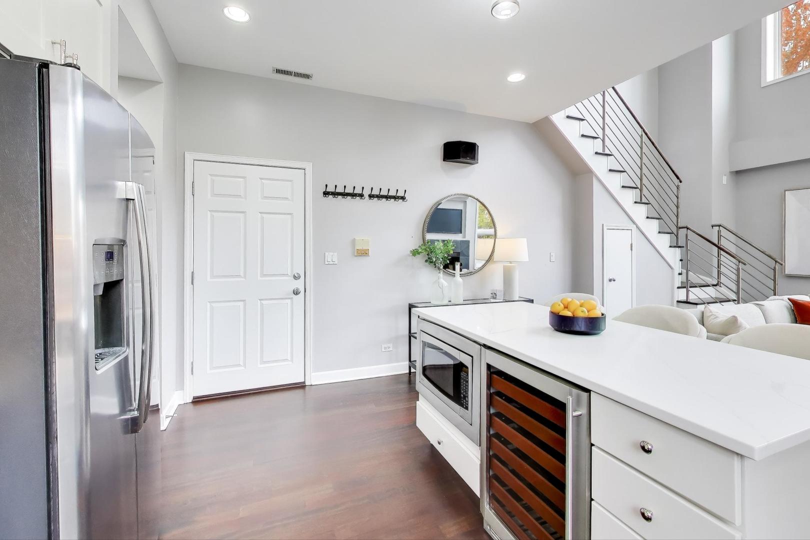 932 N Racine Avenue Unit: 2S