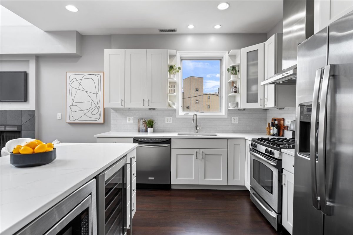 932 N Racine Avenue Unit: 2S