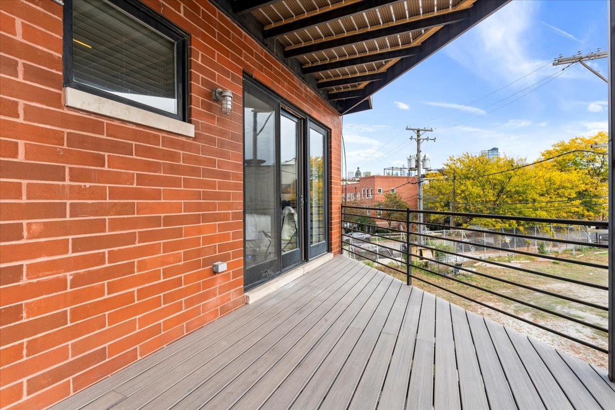932 N Racine Avenue Unit: 2S
