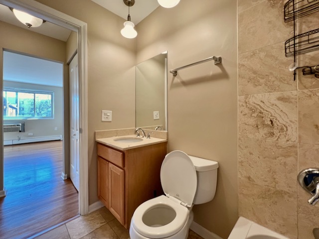 1415 W Lunt Avenue Unit: 304