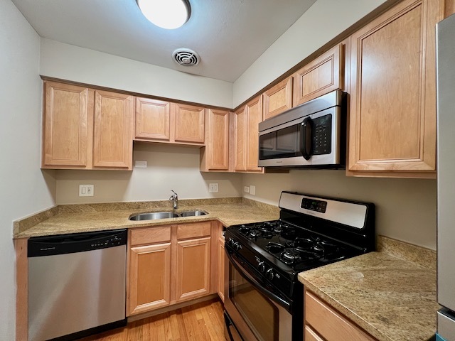 1415 W Lunt Avenue Unit: 304