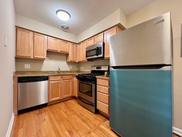 1415 W Lunt Avenue Unit: 304