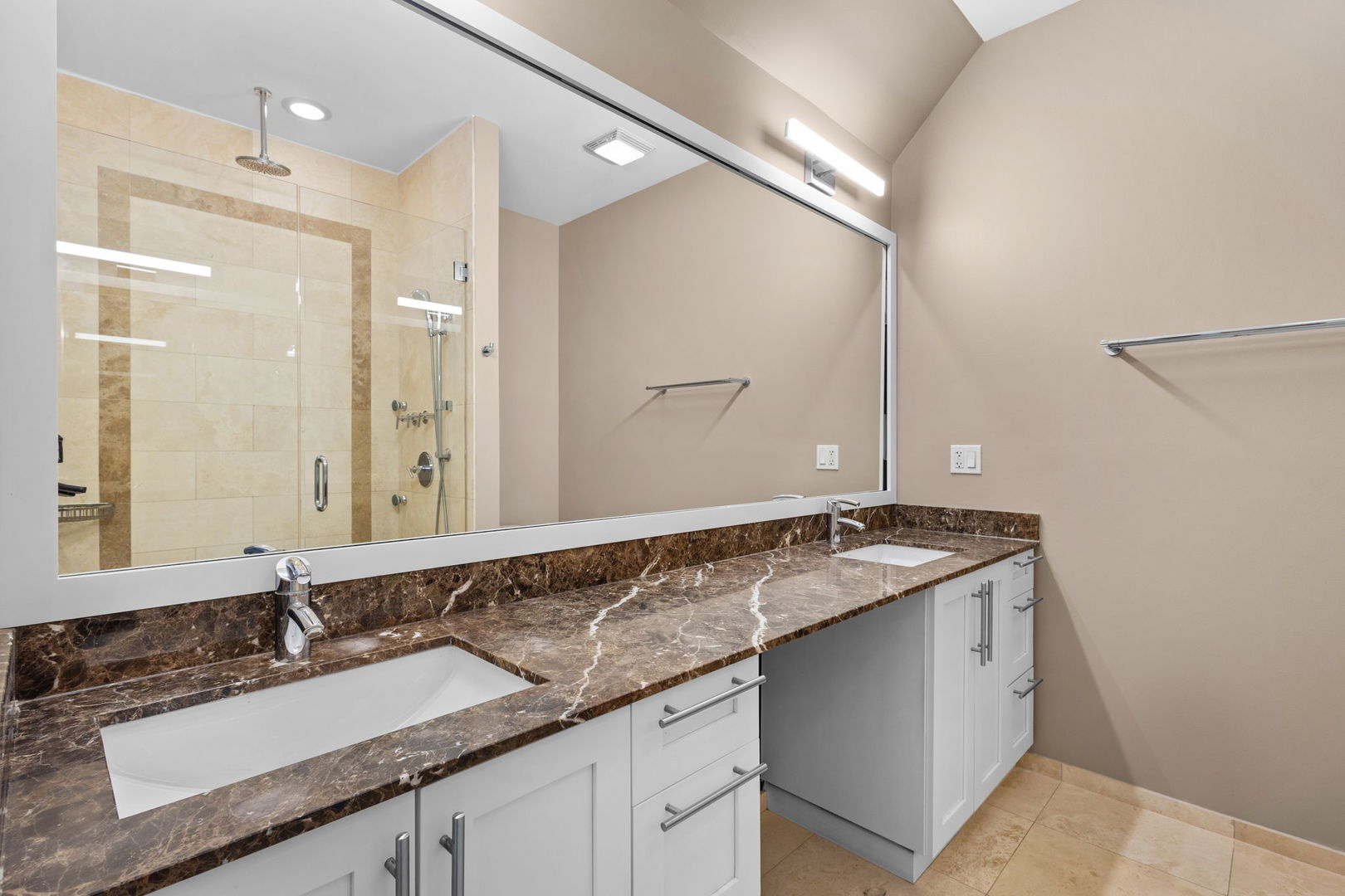 2150 W NORTH Avenue Unit: 2