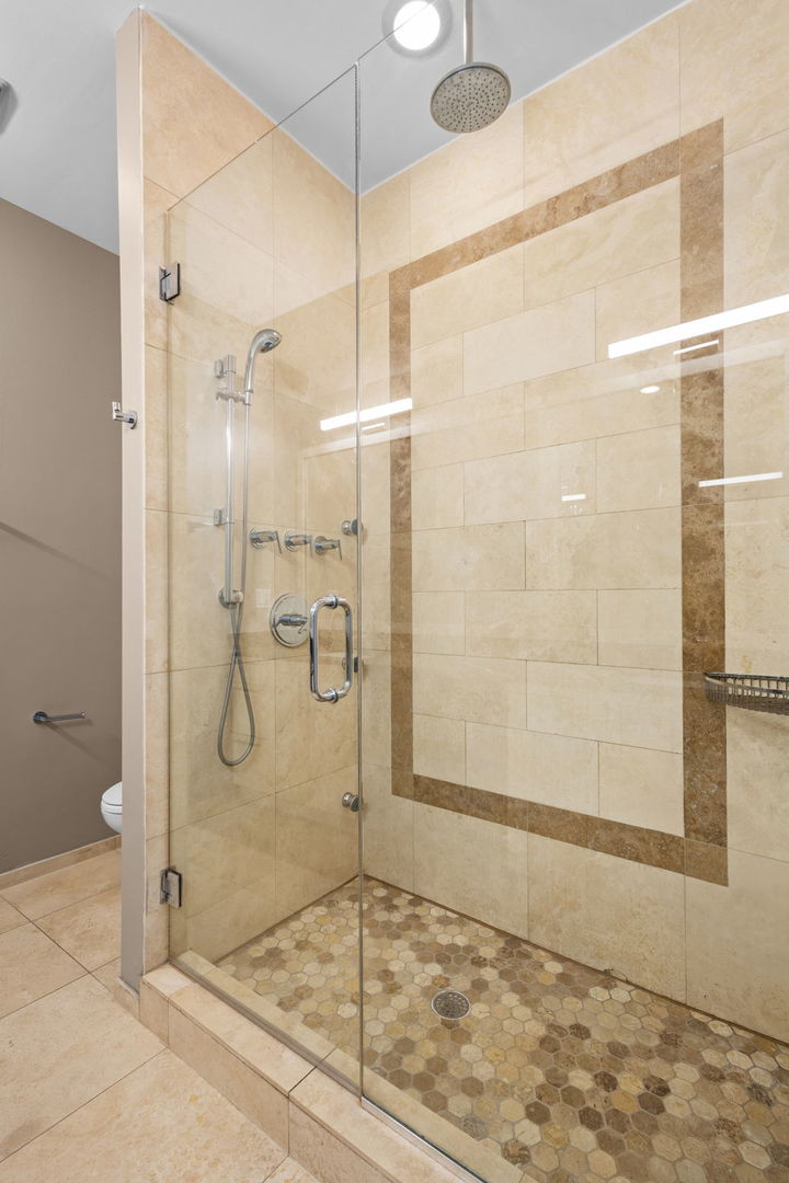 2150 W NORTH Avenue Unit: 2
