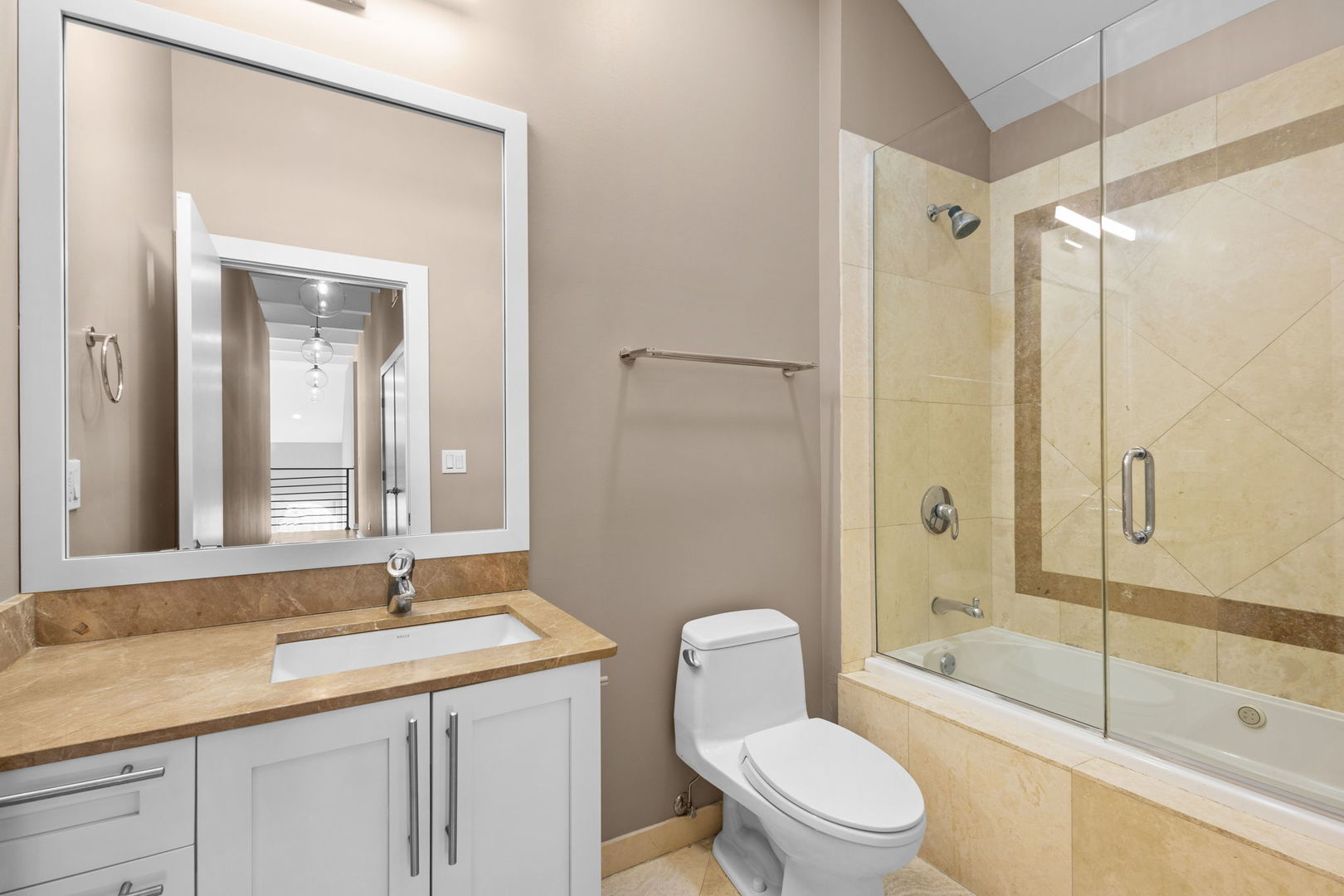 2150 W NORTH Avenue Unit: 2