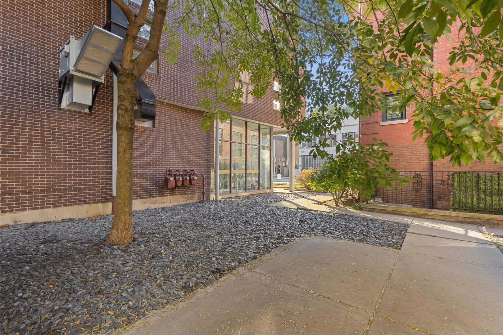 2150 W NORTH Avenue Unit: 2