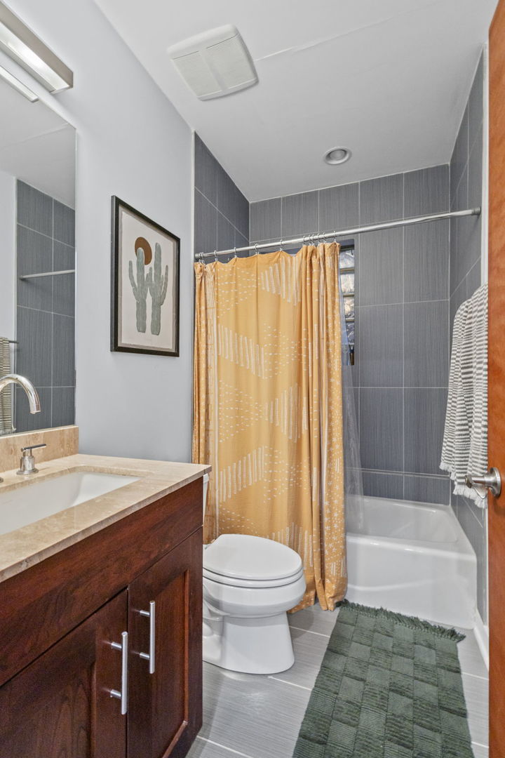 1621 W Pierce Avenue Unit: 1