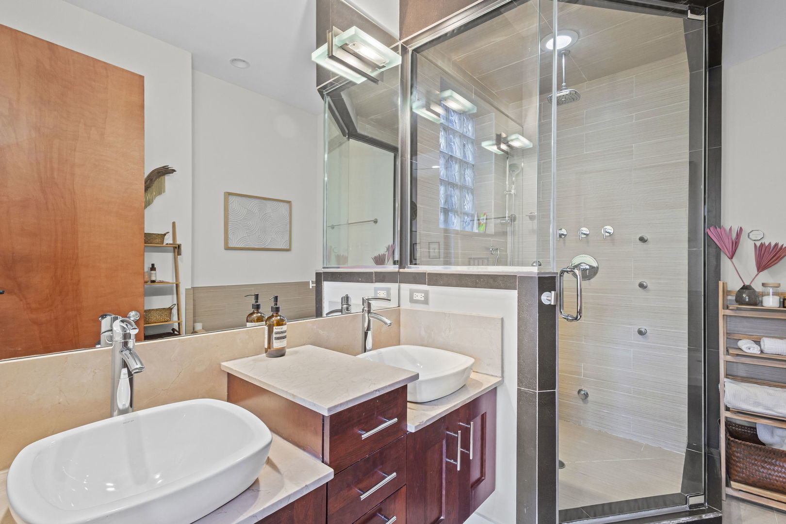 1621 W Pierce Avenue Unit: 1