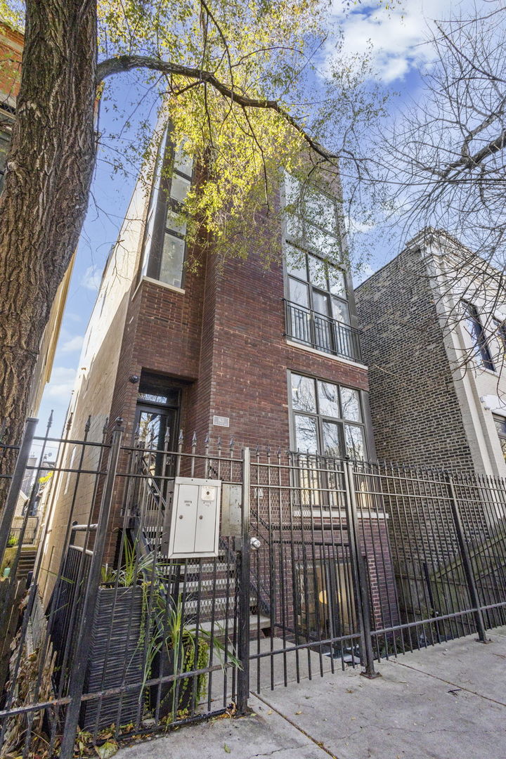 1621 W Pierce Avenue Unit: 1