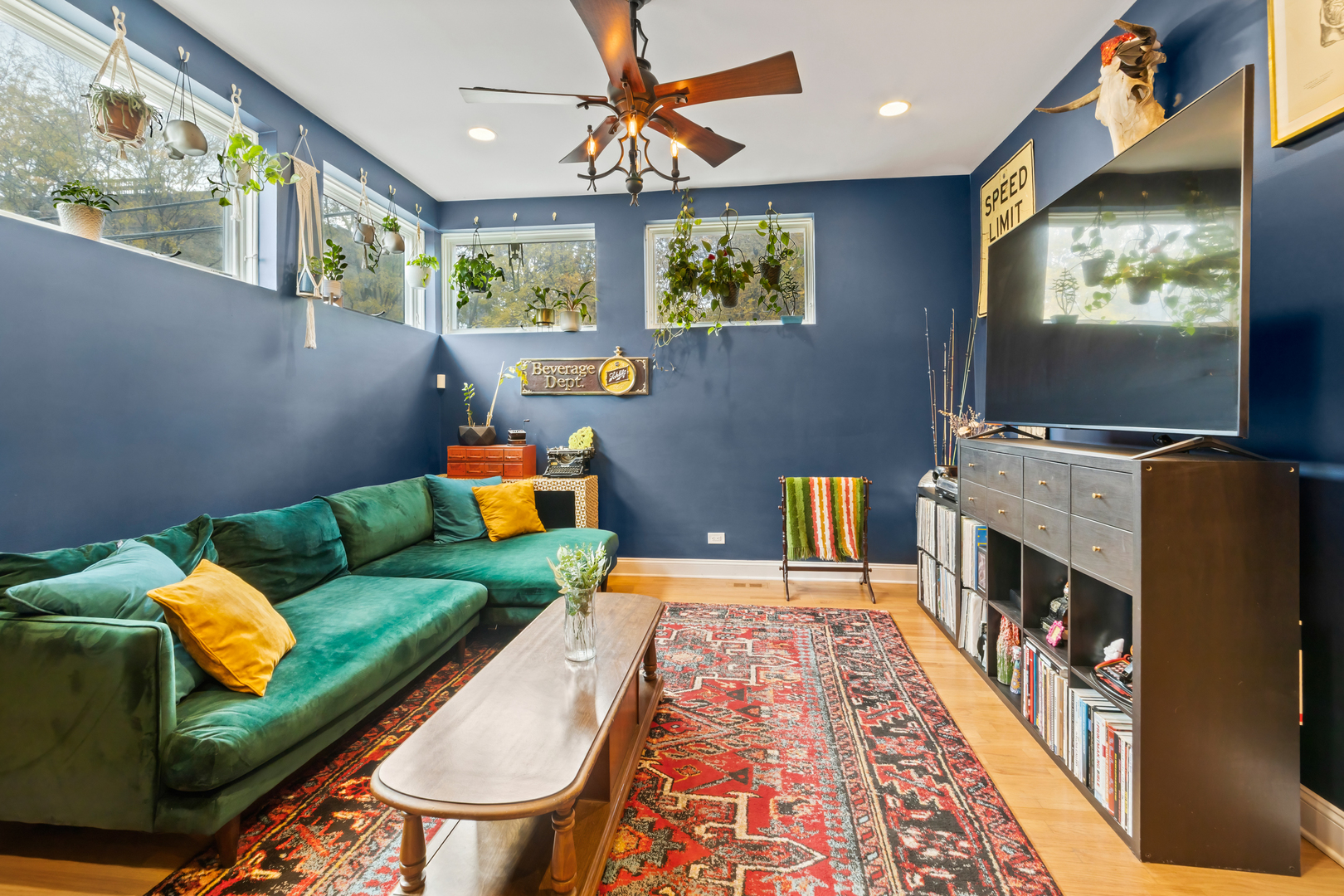 2558 W Haddon Avenue Unit: 1
