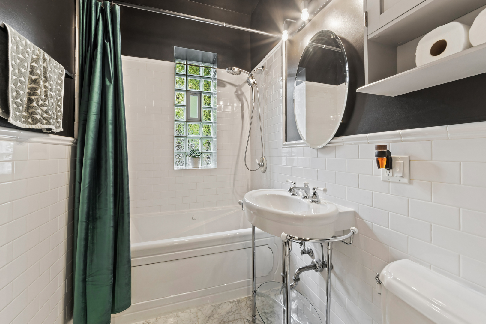 2558 W Haddon Avenue Unit: 1