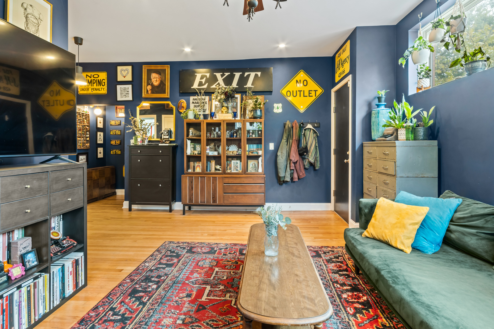 2558 W Haddon Avenue Unit: 1