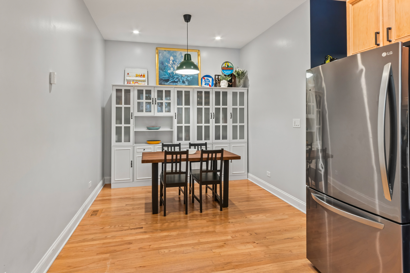 2558 W Haddon Avenue Unit: 1