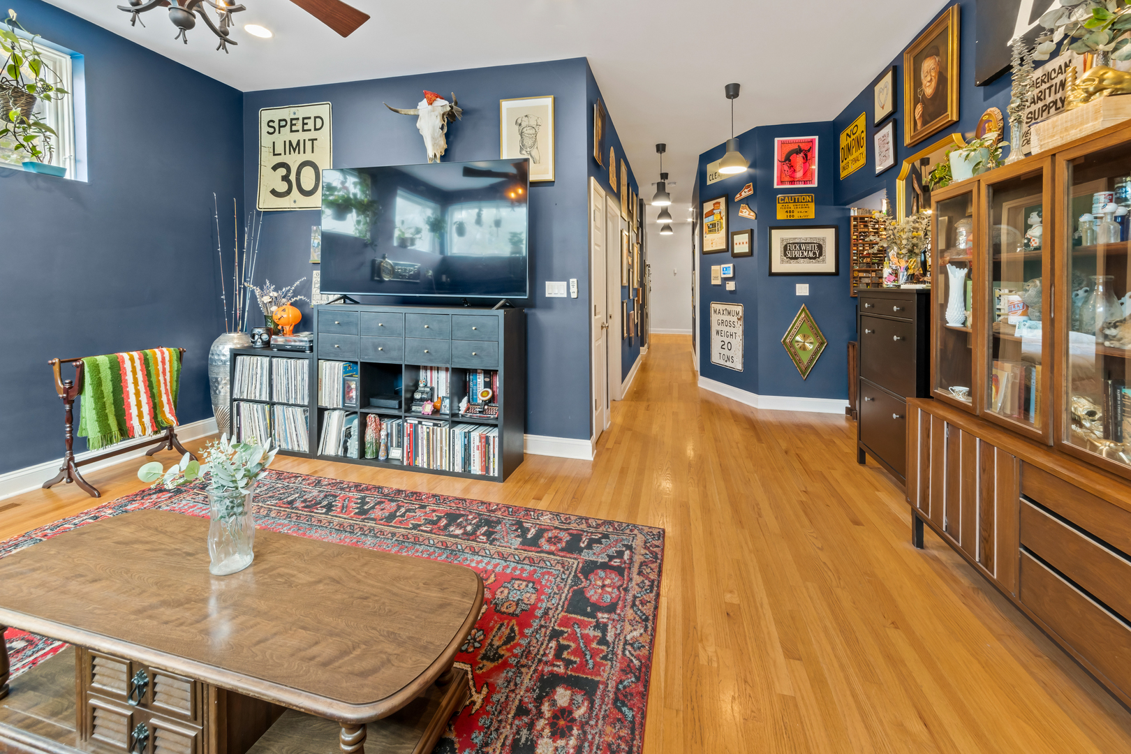 2558 W Haddon Avenue Unit: 1