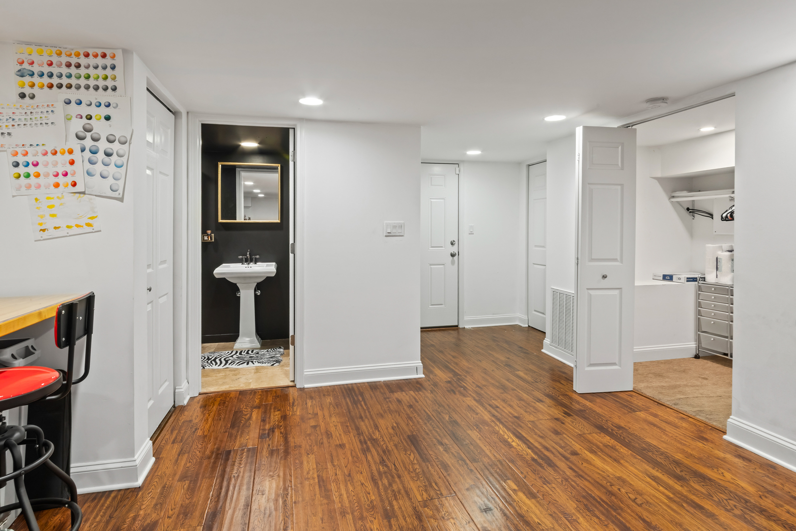 2558 W Haddon Avenue Unit: 1