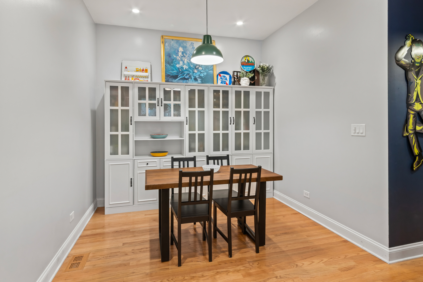2558 W Haddon Avenue Unit: 1