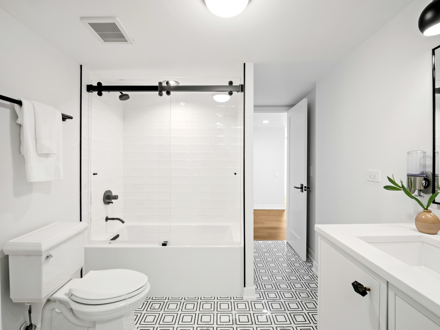 200 E Delaware Place Unit: 8-9C