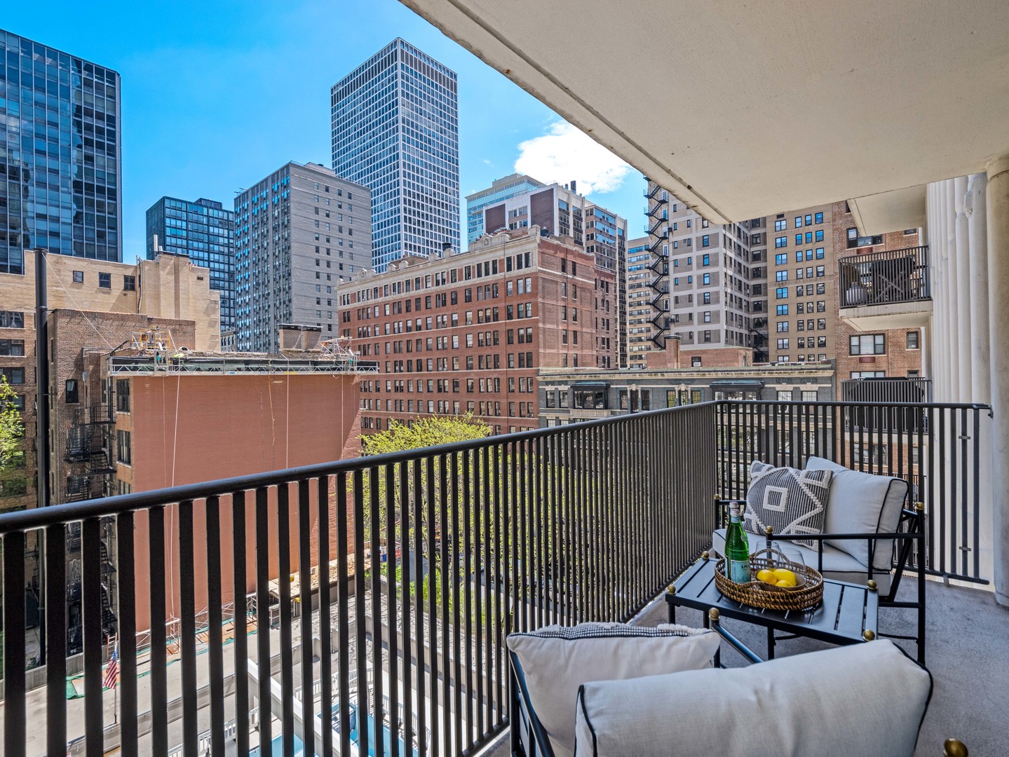 200 E Delaware Place Unit: 8-9C