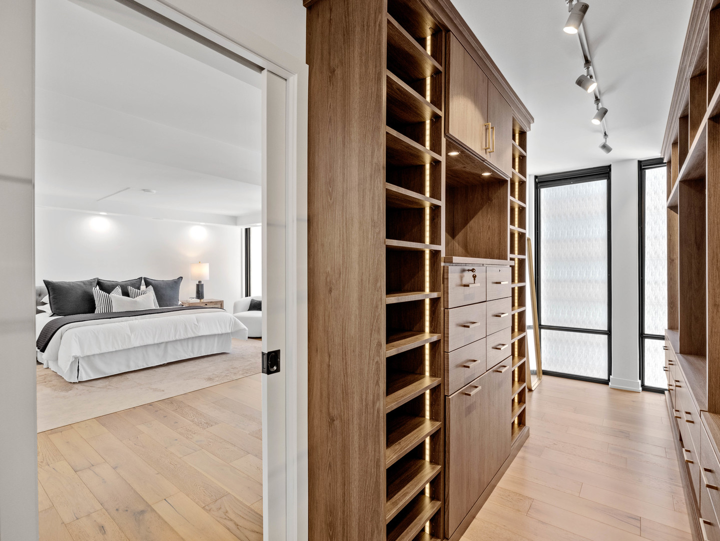 200 E Delaware Place Unit: 8-9C