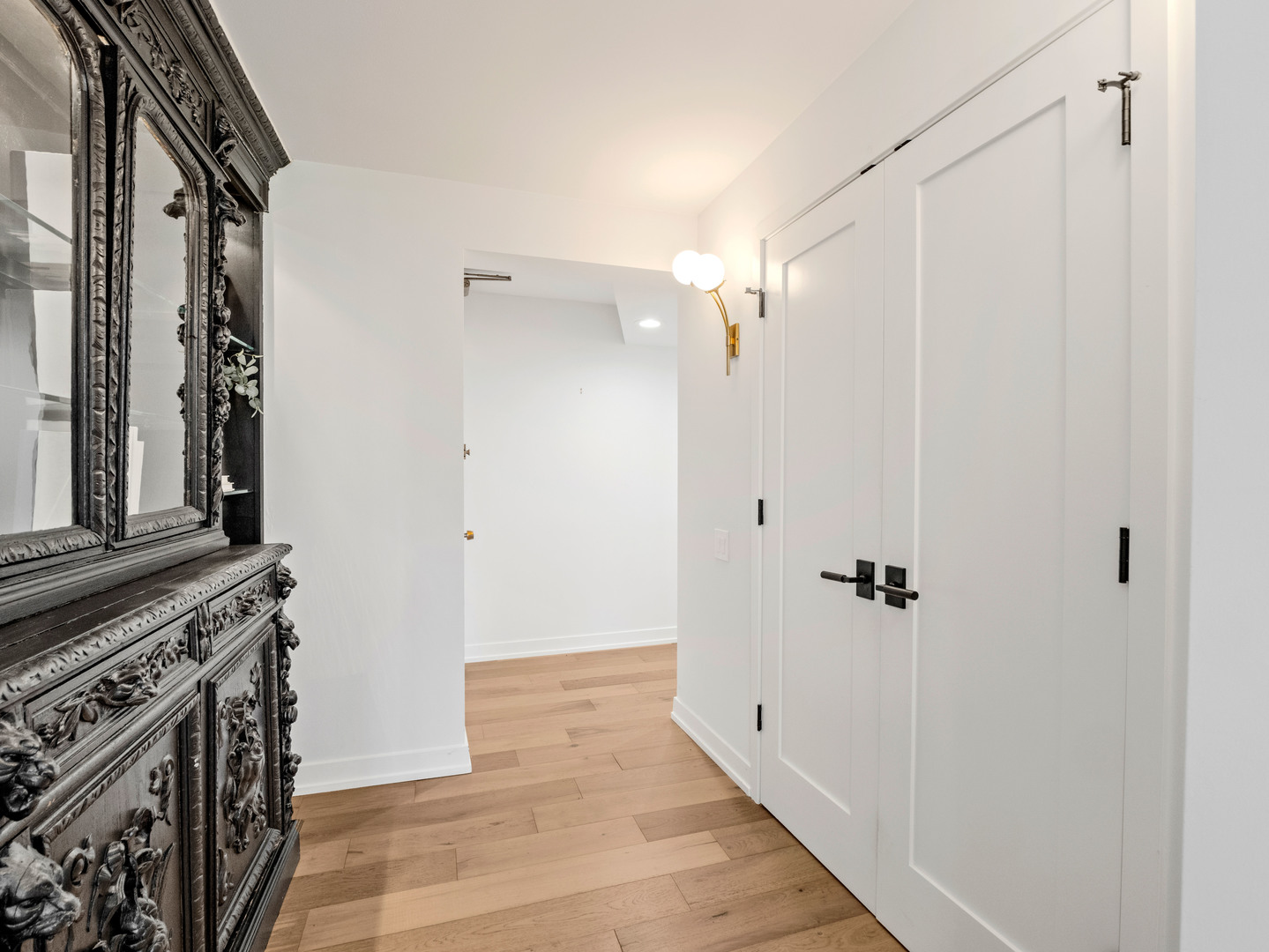 200 E Delaware Place Unit: 8-9C