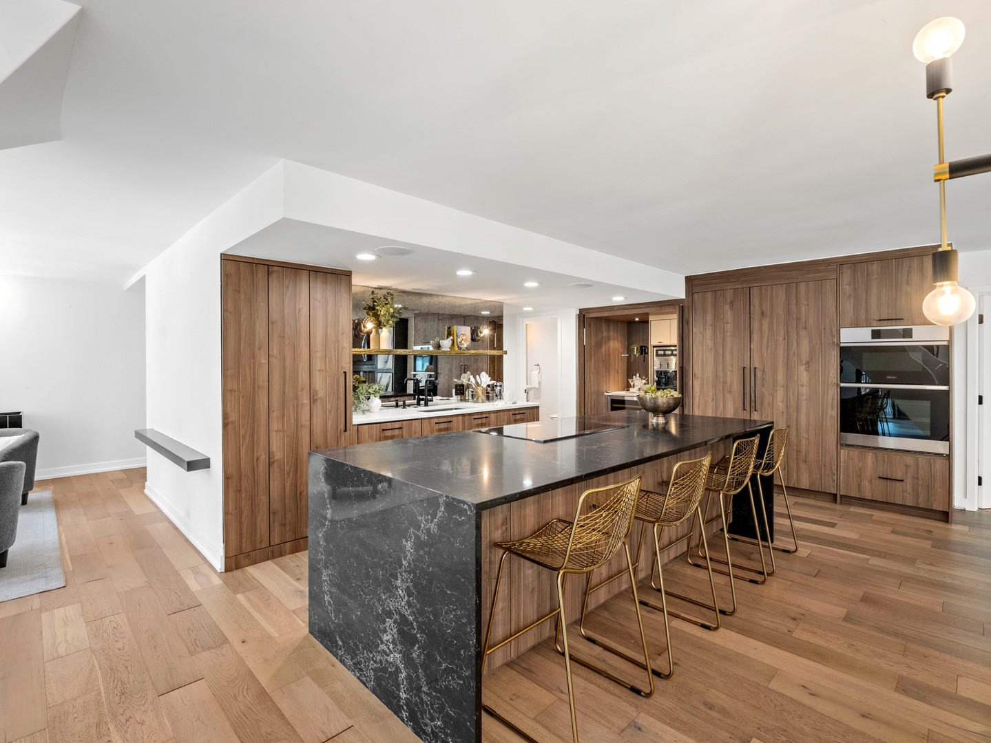 200 E Delaware Place Unit: 8-9C