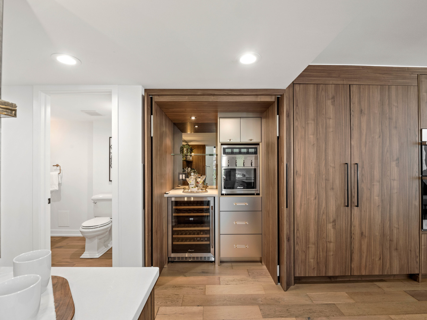 200 E Delaware Place Unit: 8-9C