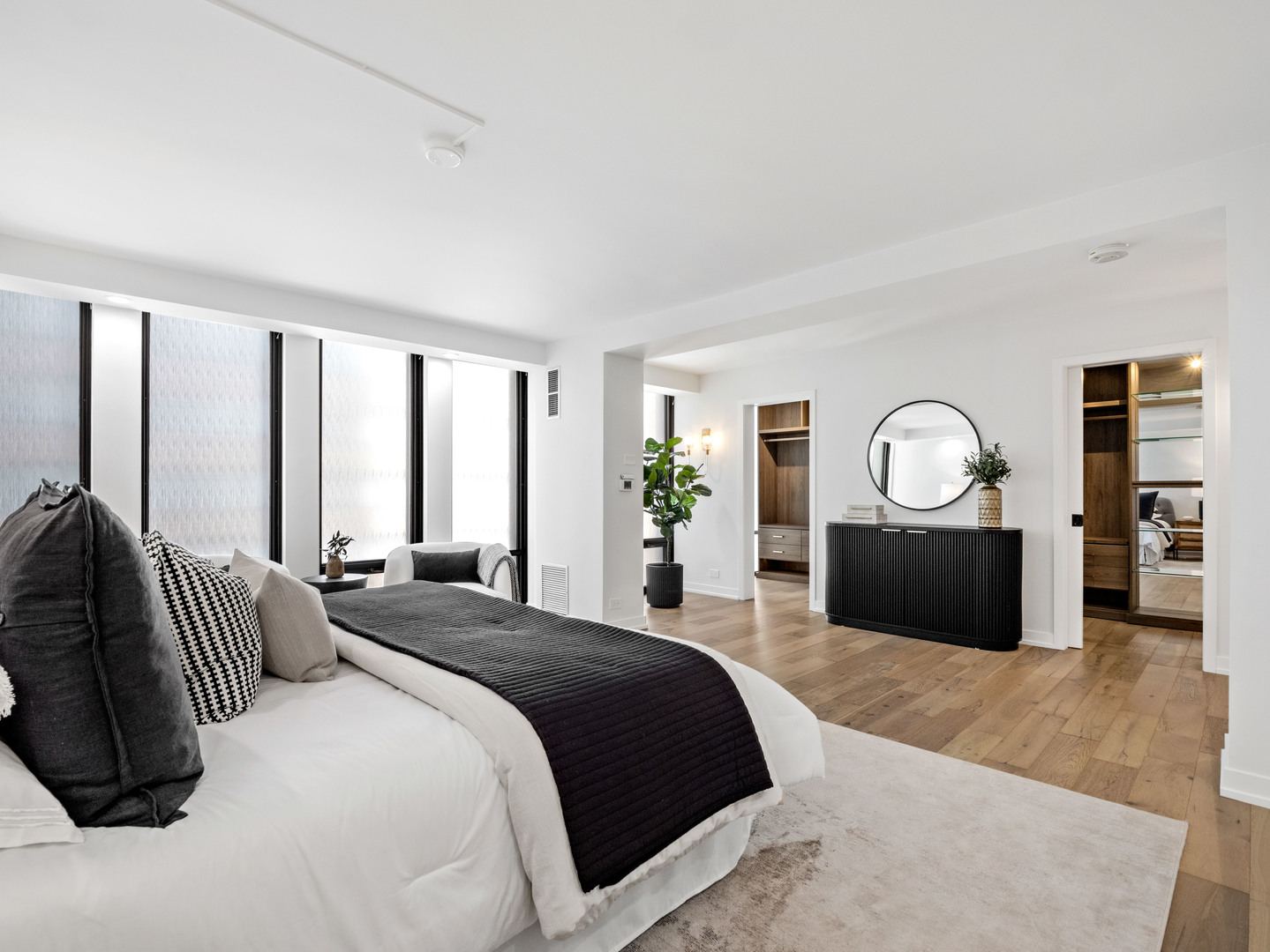 200 E Delaware Place Unit: 8-9C