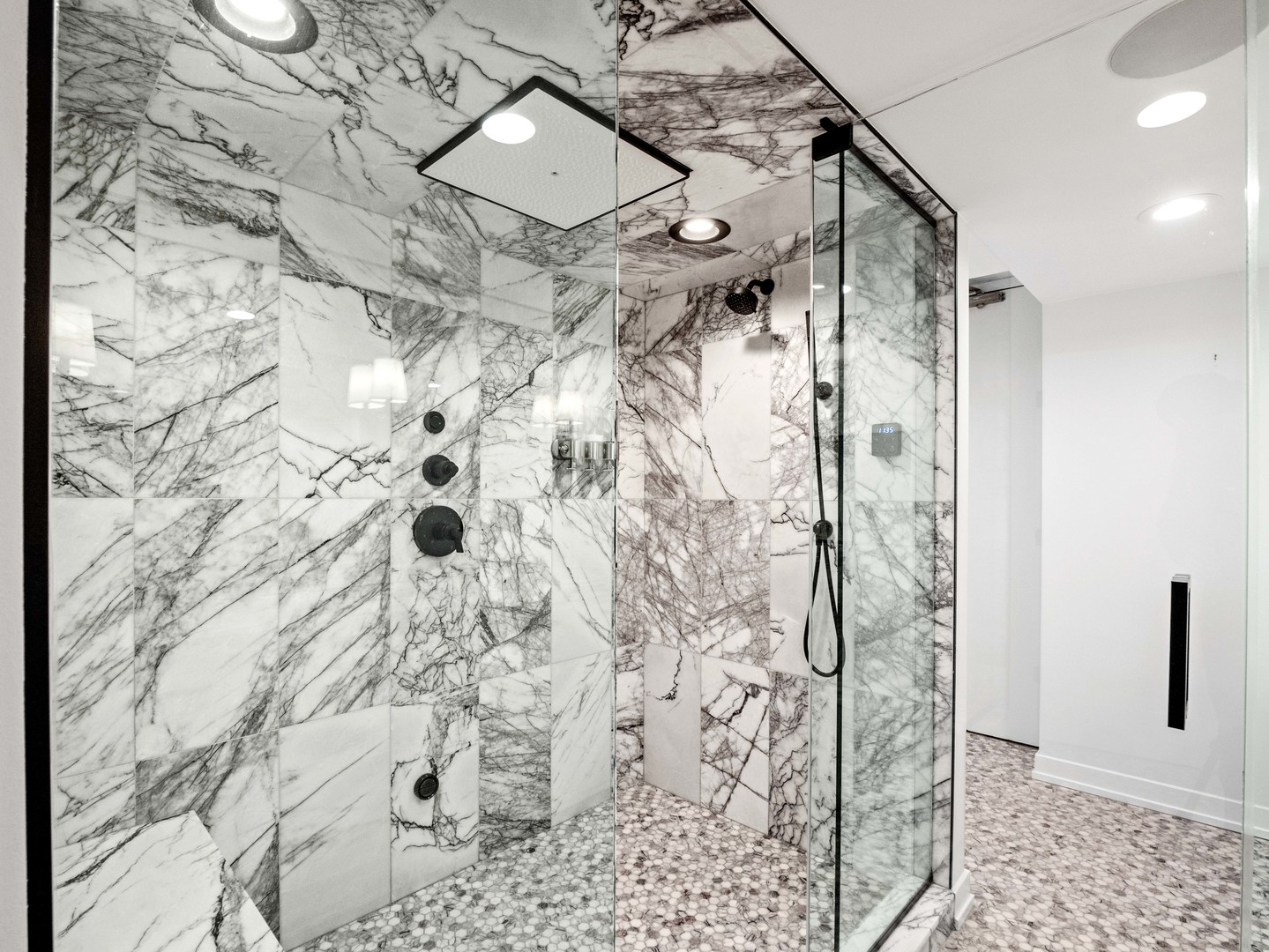 200 E Delaware Place Unit: 8-9C