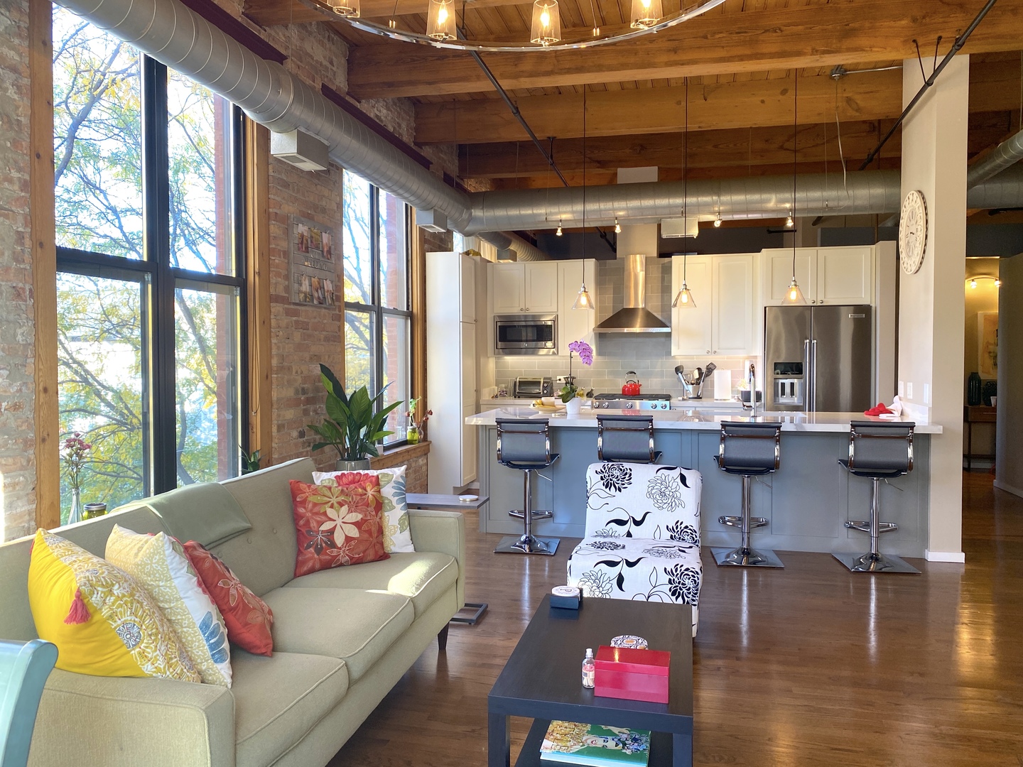 2511 W Moffat Street Unit: 204-D