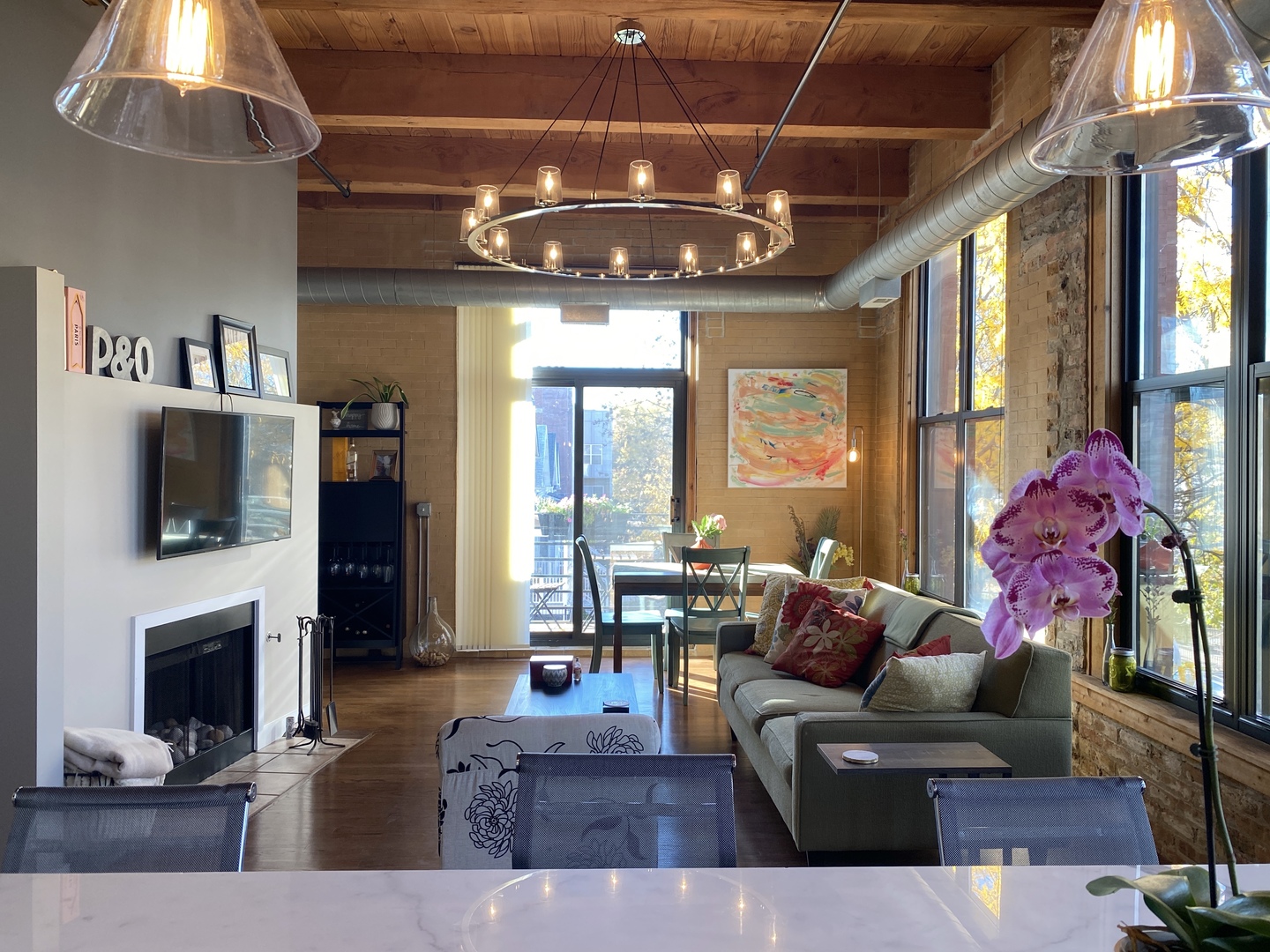 2511 W Moffat Street Unit: 204-D