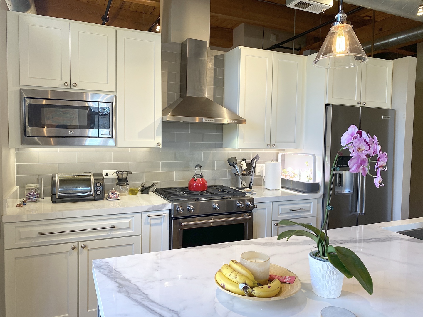 2511 W Moffat Street Unit: 204-D