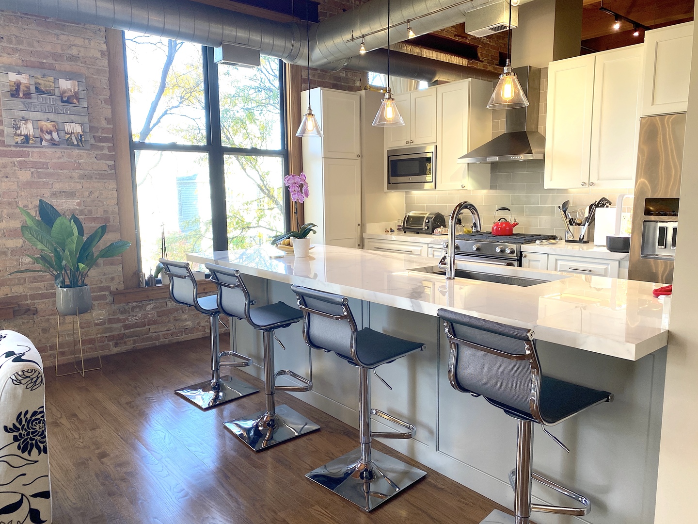 2511 W Moffat Street Unit: 204-D