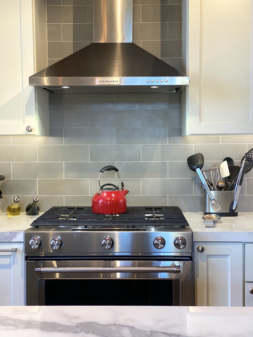 2511 W Moffat Street Unit: 204-D