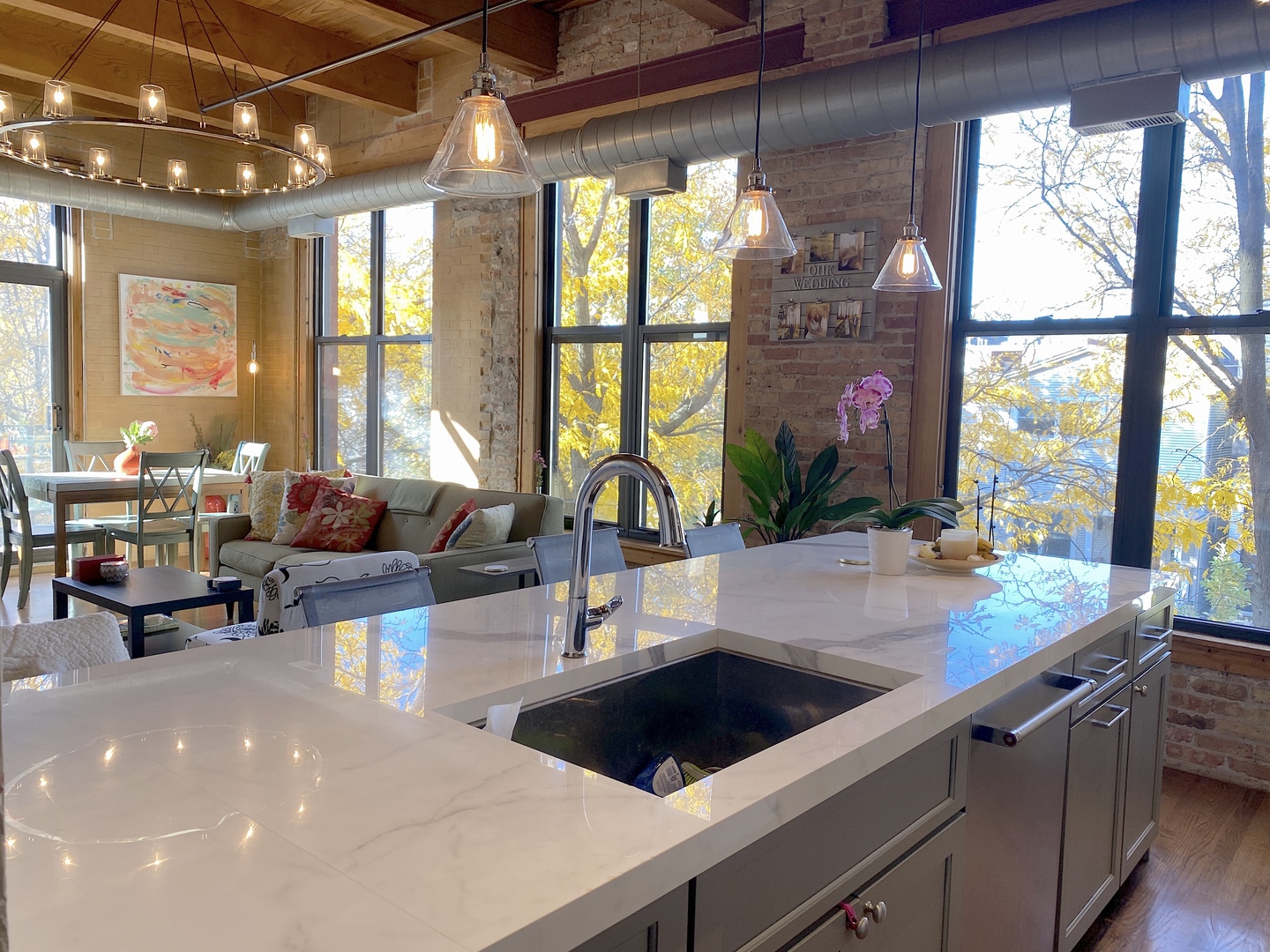 2511 W Moffat Street Unit: 204-D