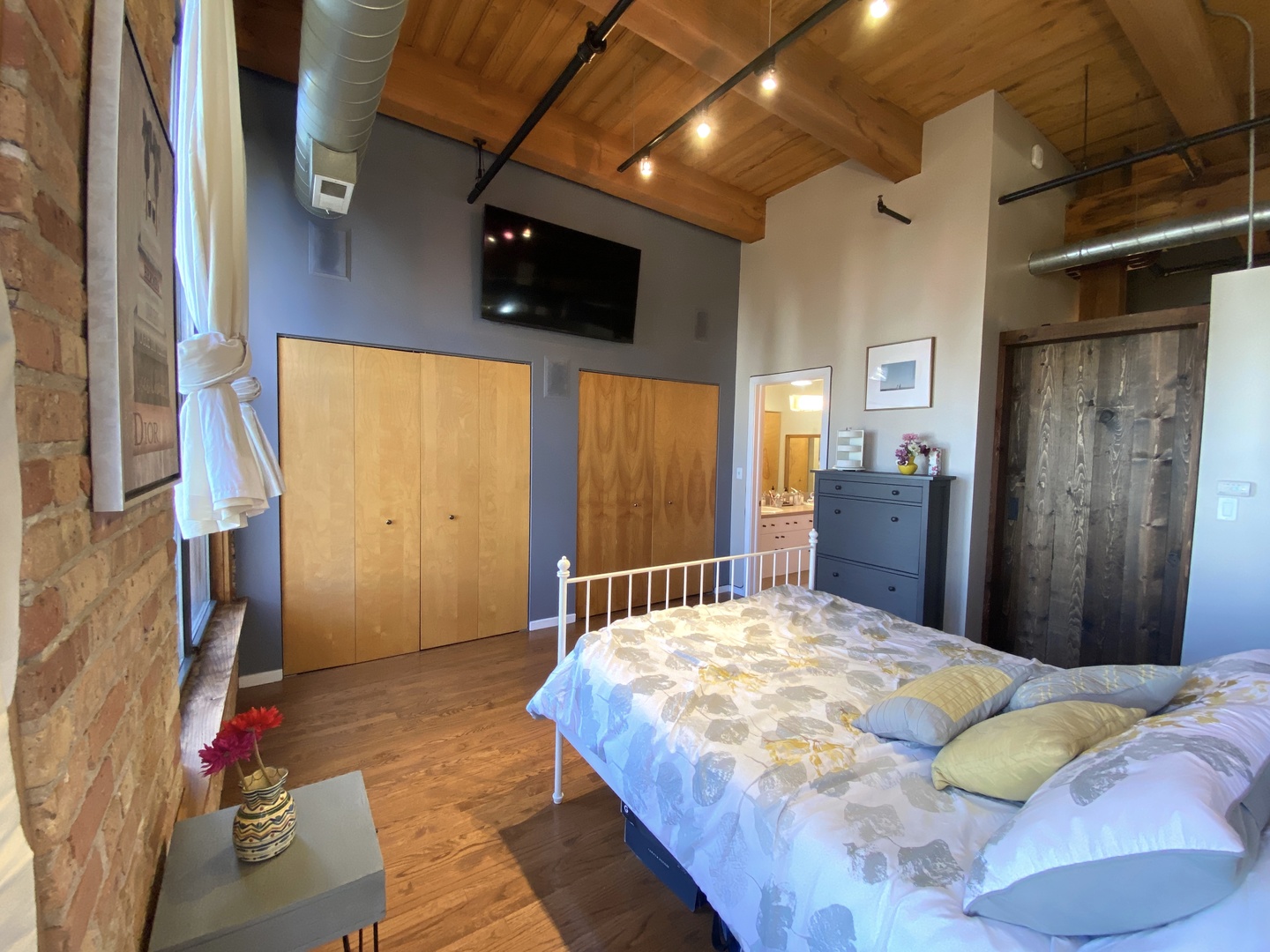 2511 W Moffat Street Unit: 204-D