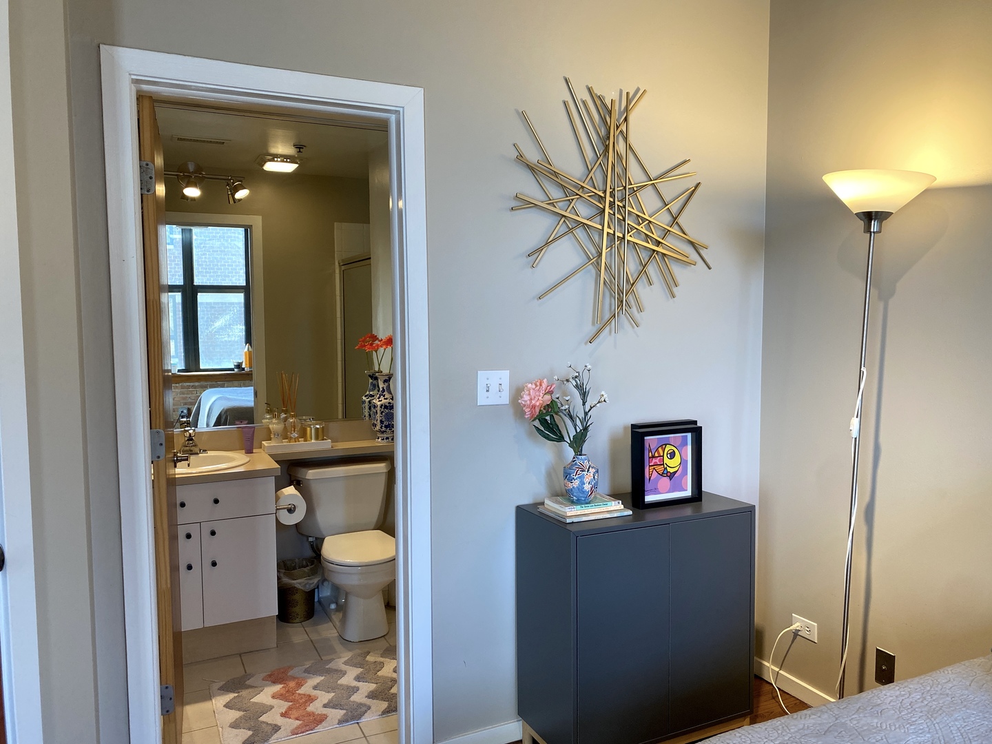 2511 W Moffat Street Unit: 204-D