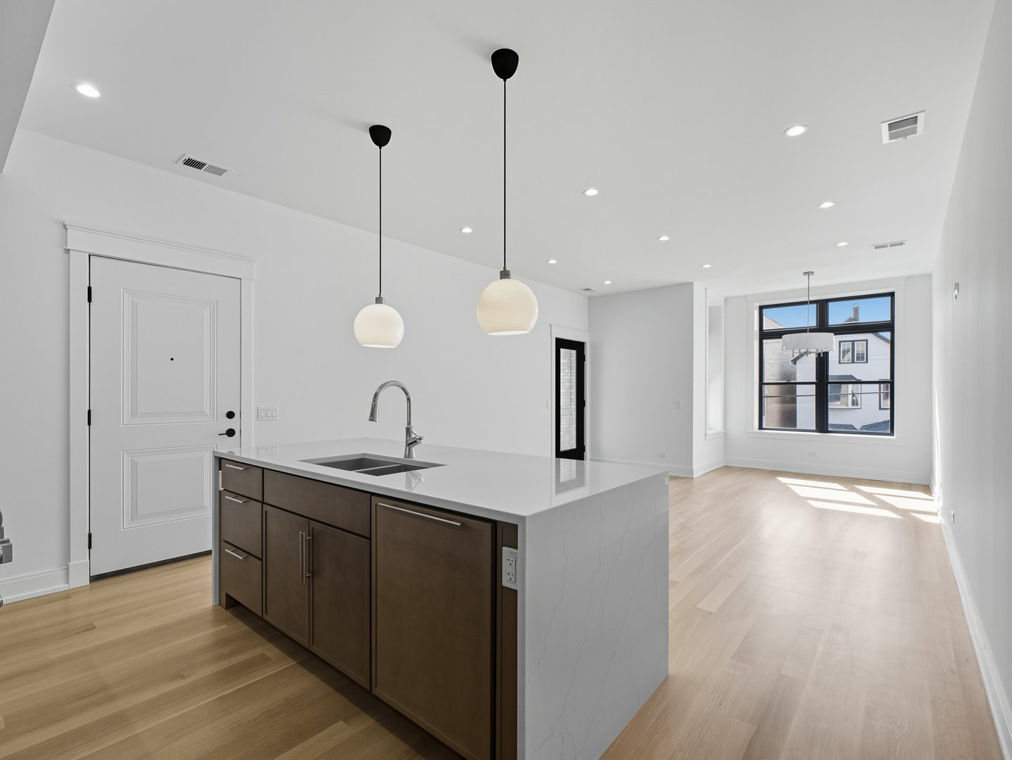 2471 N Clybourn Avenue Unit: 1
