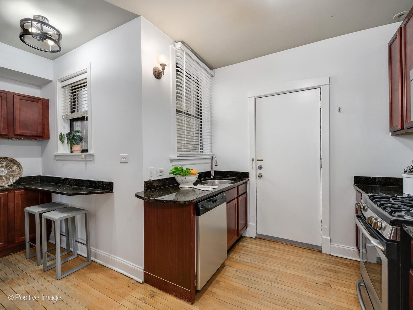 1310 W Montrose Avenue Unit: 3