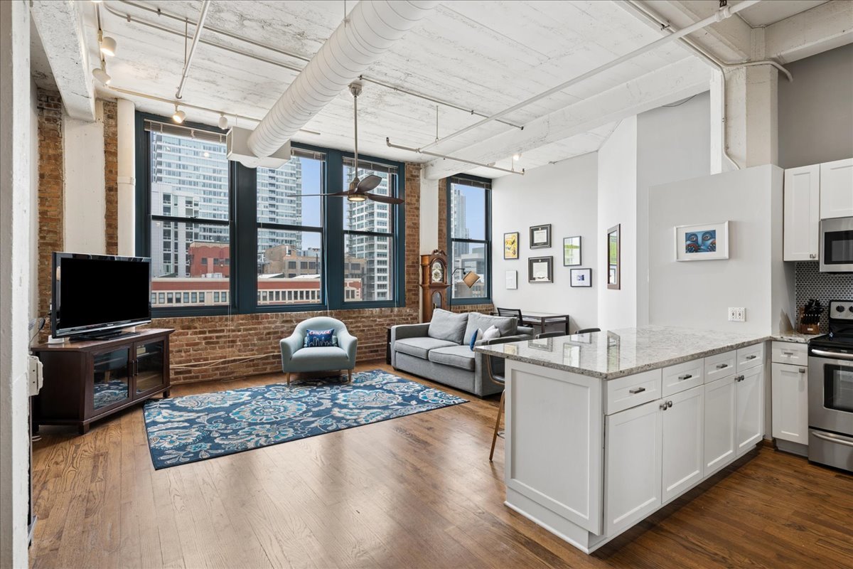 124 W Polk Street Unit: 903