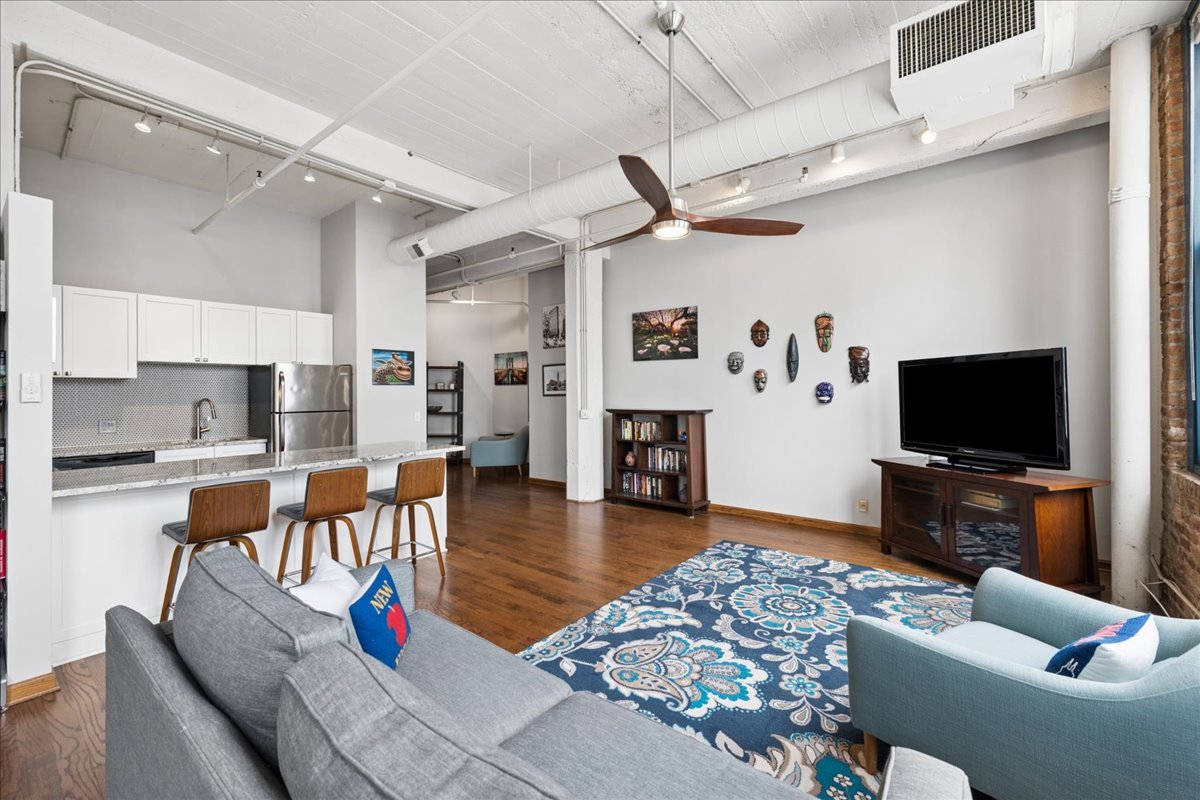 124 W Polk Street Unit: 903