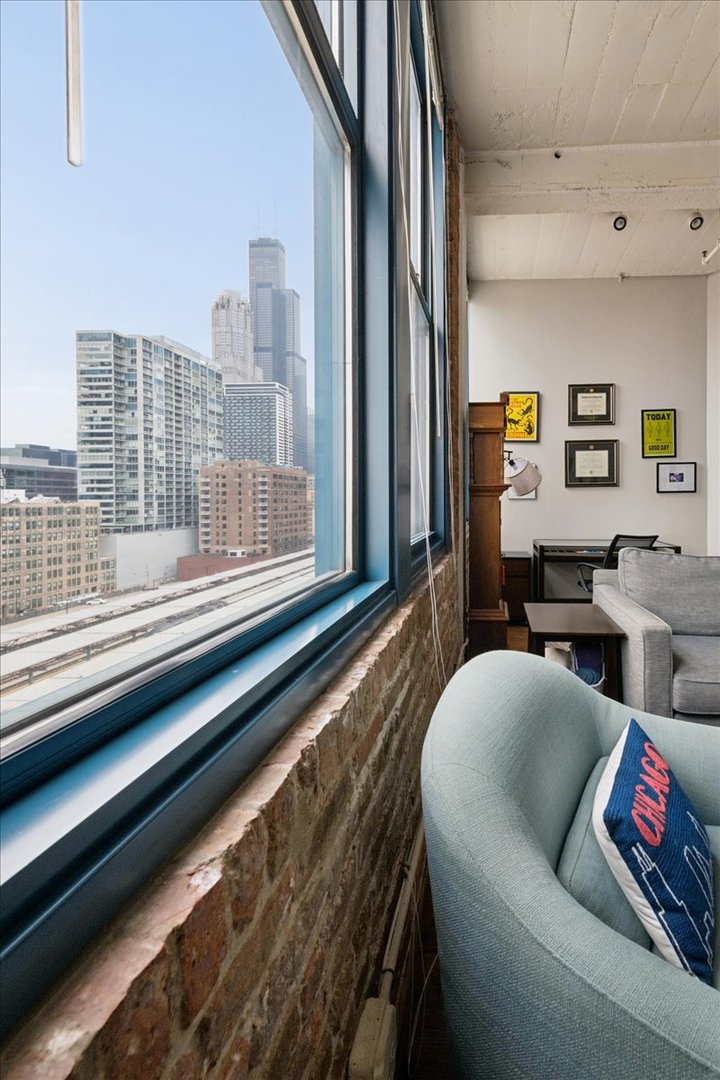 124 W Polk Street Unit: 903