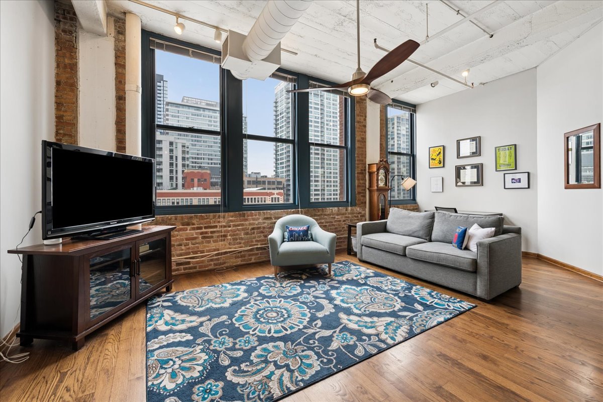 124 W Polk Street Unit: 903