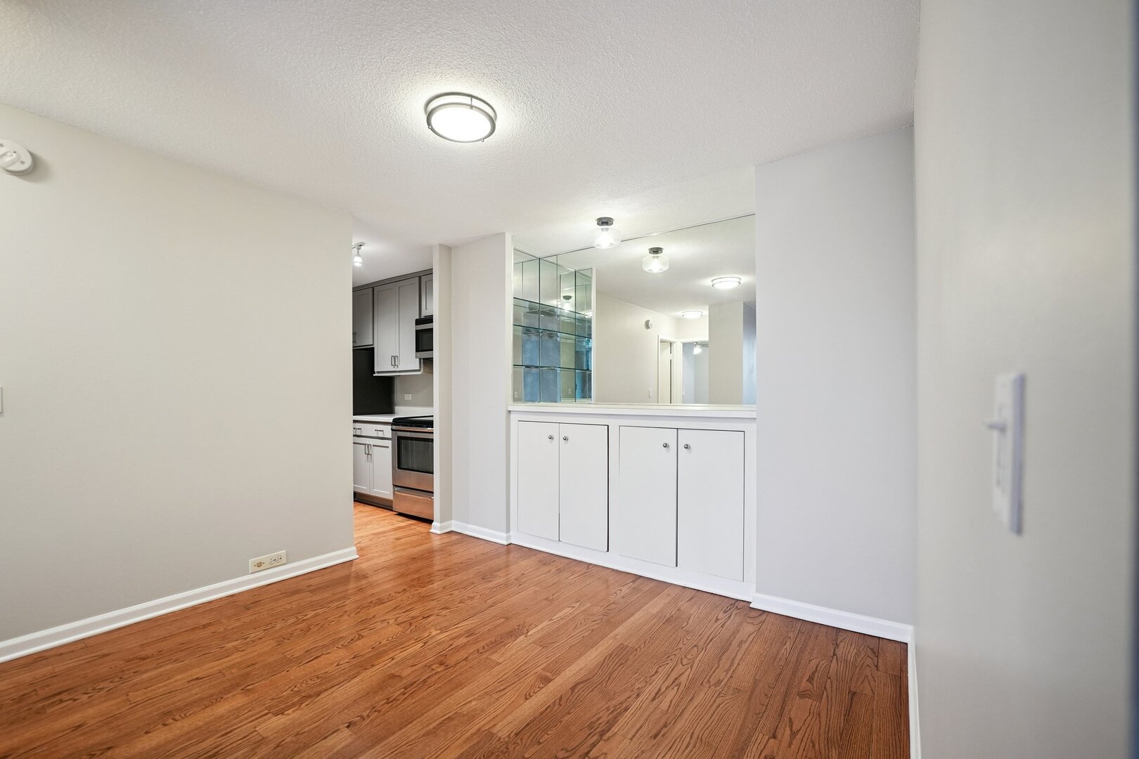 2740 N Pine Grove Avenue Unit: 6B