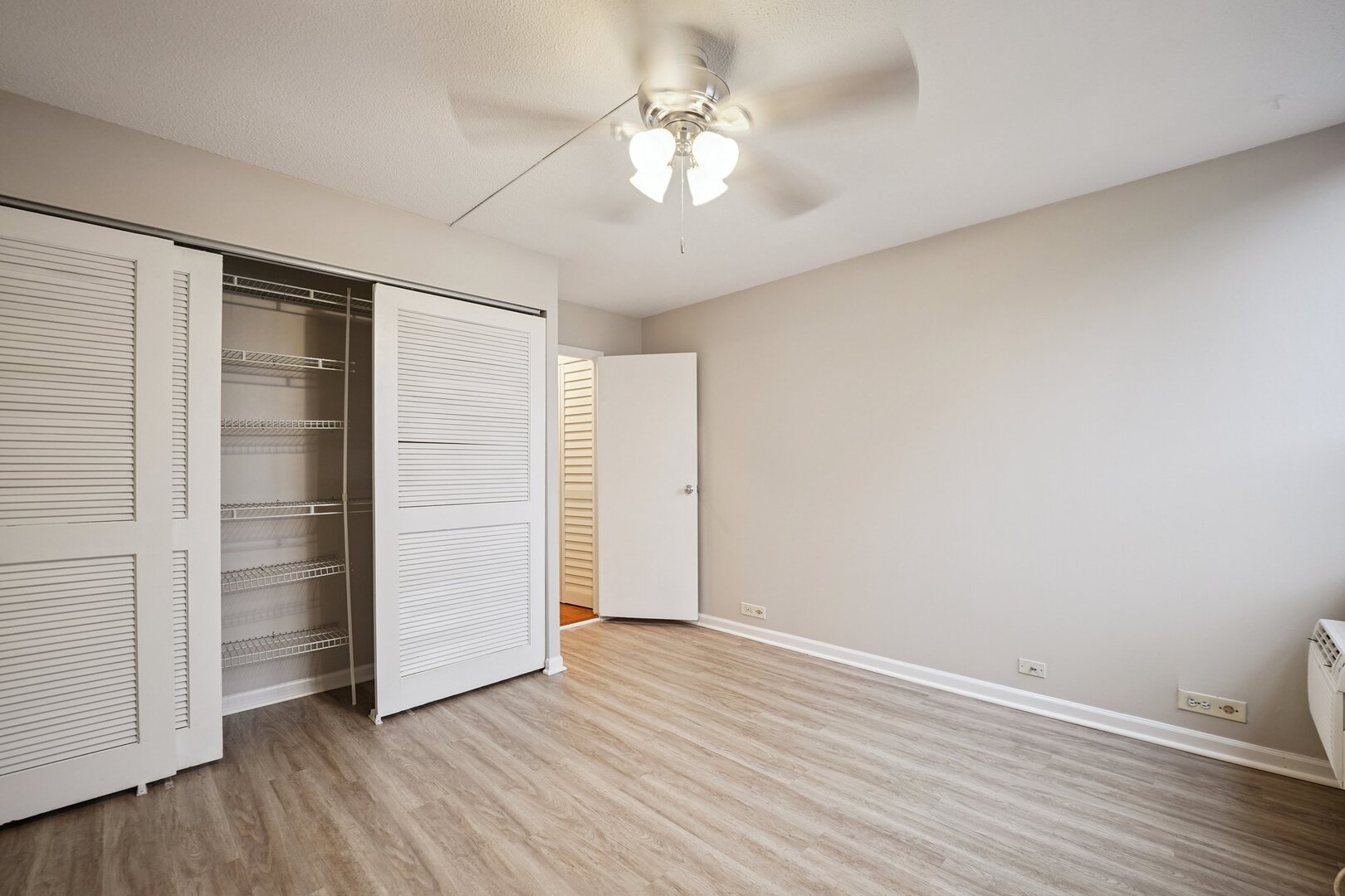 2740 N Pine Grove Avenue Unit: 6B