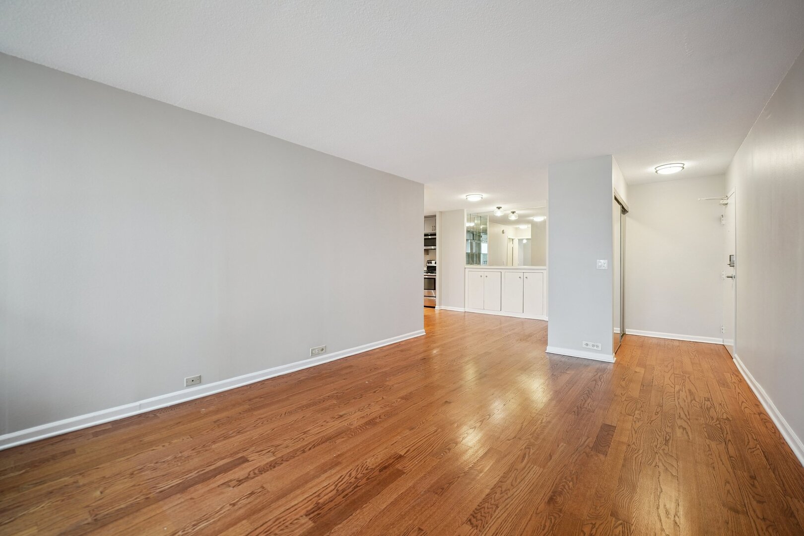 2740 N Pine Grove Avenue Unit: 6B