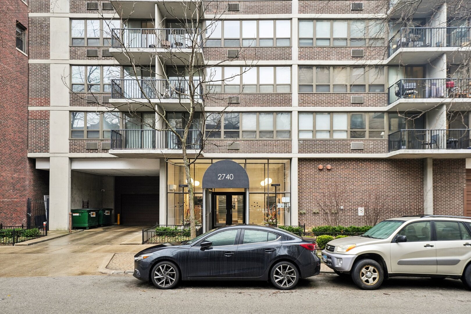 2740 N Pine Grove Avenue Unit: 6B